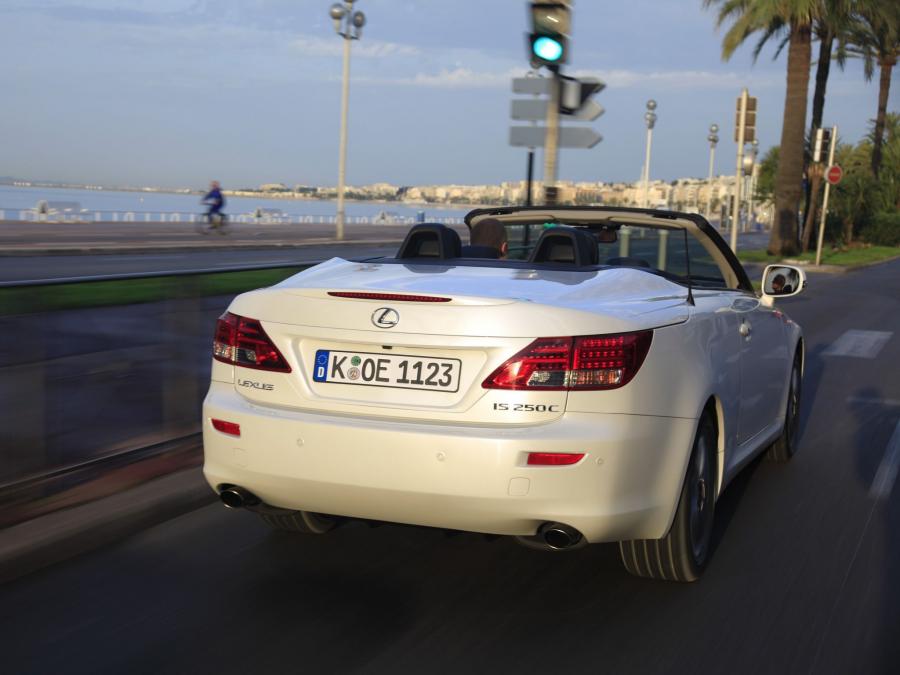  Lexus IS250C 2009 года  (EU) (фото 25 из 29)